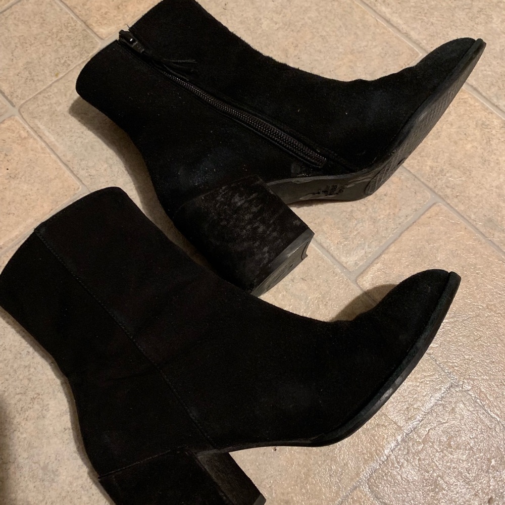 Stuart Weitzman Notazzie booties in Black suede